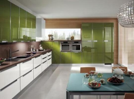 Yeşil Beyaz Renkli Akrilik Kapaklı Ankastre Mutfak Dolabı